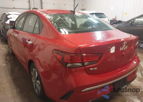 2022 Kia Rio S z USA, uszkodzony, nr VIN 3KPA24AD3NE509005